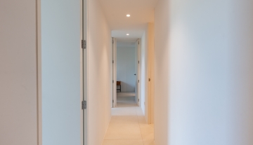 Resa Estates 3 slaapkamers Talamanca te koop sale Ibiza hallway 4.jpg